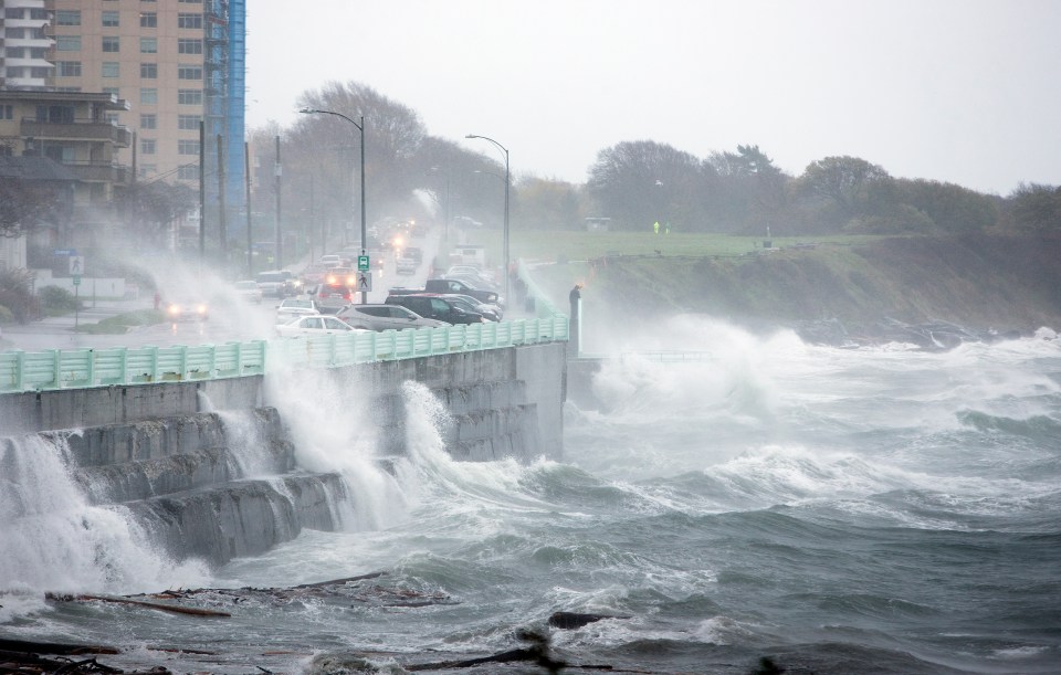 Dallas Road Storm Nov 17, 2015 ©Kevin Light Macleans 0020