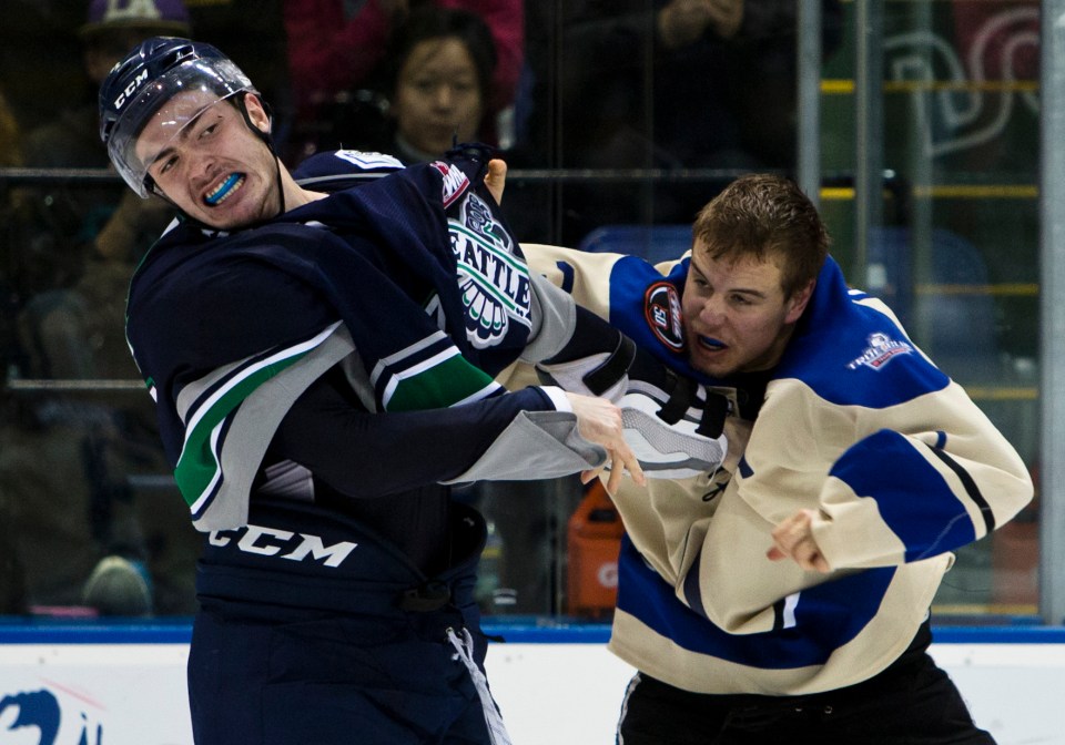 Seattle Thunderbirds beat the Victoria Royals 3-1