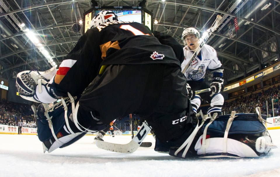 Victoria Royals beat the Calgary Hitmen 5-1
