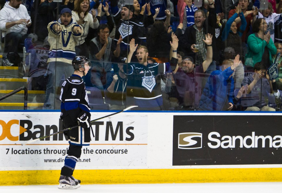 Cheifs beat Royals 4-1 in game 5.